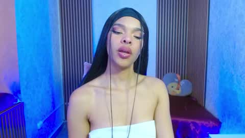 Mia online show from November 8, 6:51 am