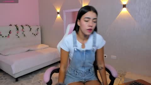 Mia Gomez online show from January 18, 1:18 pm