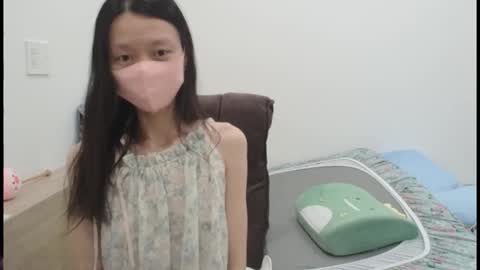 miahchan68 online show from October 17, 12:30 pm