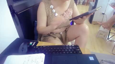 Snapshot of mialala205221 chatting on October 10, 5:45 am Mia online show from October 10, 5:45 am