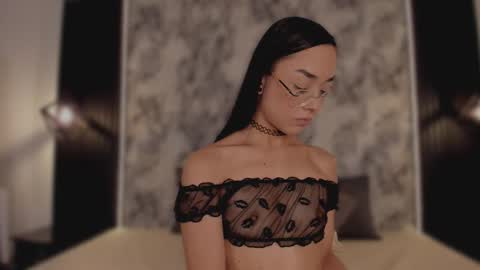 Mia Larouse online show from February 18, 8:30 pm