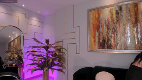 Call me Mia  online show from November 4, 7:19 pm