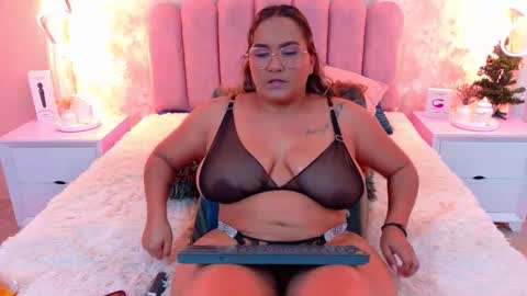 Mia online show from December 20, 4:49 am