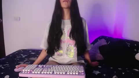 Snapshot of miamoon_ chatting on October 1, 3:44 am Mia online show from October 1, 3:44 am