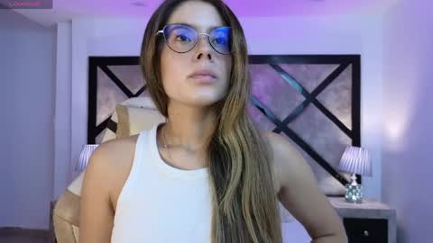 Mia online show from March 30, 8:08 pm