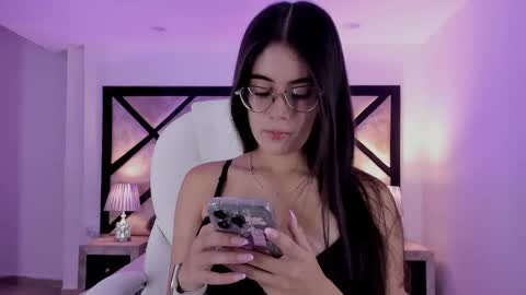 Snapshot of miasilverr chatting on February 13, 7:52 pm Mia online show from February 13, 7:52 pm