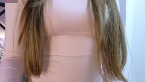 Mia online show from April 10, 7:31 pm