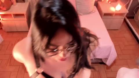 Mia online show from March 5, 7:50 pm