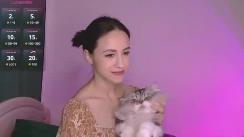 Snapshot of miasweetashoney chatting on October 7, 7:13 am Mia online show from October 7, 7:13 am