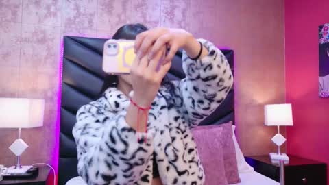 Mia Sweetth online show from December 3, 11:45 am