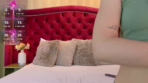 Mia online show from September 12, 12:45 pm