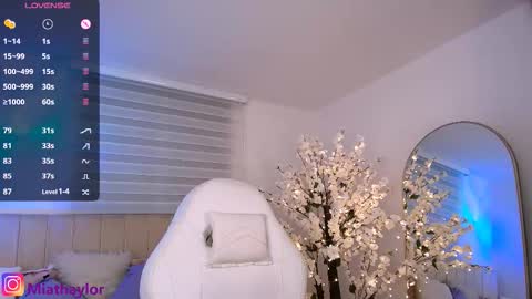 Mia Thaylor online show from January 16, 3:02 am