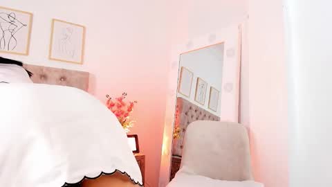 Miavenuss 1 online show from March 14, 8:21 pm