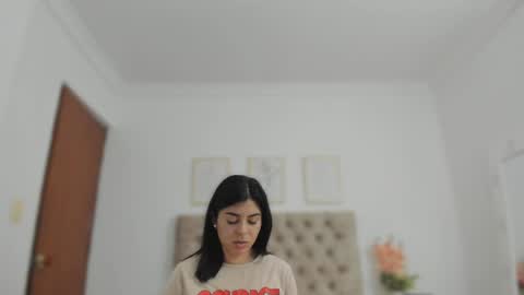 Miavenuss 1 online show from April 8, 4:14 am