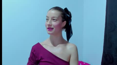 Snapshot of miavolkova_ chatting on October 3, 11:21 pm  Chloe  online show from October 3, 11:21 pm