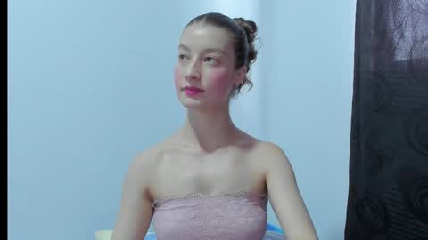 Snapshot of miavolkova_ chatting on September 26, 8:28 pm  Chloe  online show from September 26, 8:28 pm