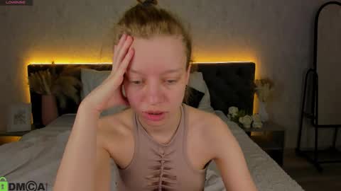 michelle_blond online show from March 7, 10:33 am
