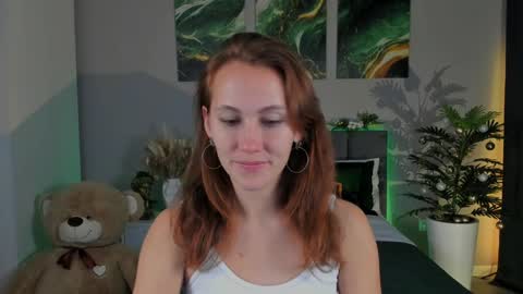 Snapshot of michelleortis chatting on December 8, 1:03 pm MichelleOrtis online show from December 8, 1:03 pm