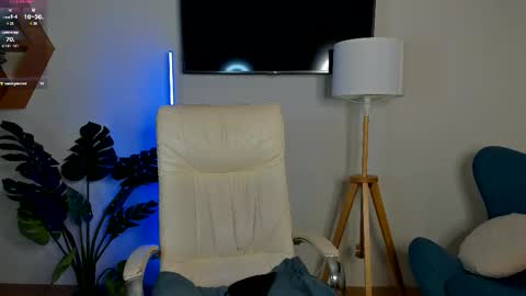 Snapshot of micky___love chatting on October 8, 7:07 pm micky___love online show from October 8, 7:07 pm