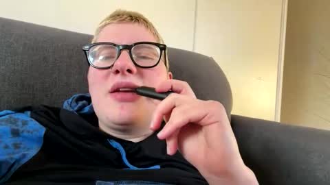 midnightmochi2 online show from April 7, 10:56 pm