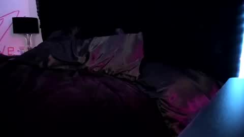 Snapshot of midnightrose11 chatting on December 18, 7:47 am Midnightrose online show from December 18, 7:47 am