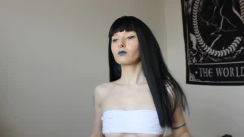 midnightsiren online show from April 26, 9:07 am