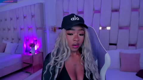 Miia Schwarz  online show from April 13, 3:08 am