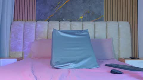 miia scoott  online show from February 5, 12:19 pm