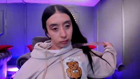 miilu  online show from December 11, 3:13 am