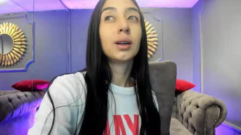 miilu  online show from December 12, 3:32 am