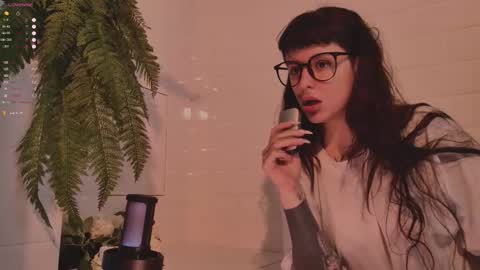 mika_moon_ online show from October 2, 3:50 pm