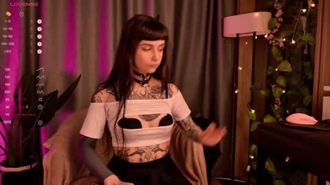 mika_moon_ online show from December 11, 8:50 pm