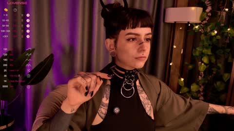 mika_moon_ online show from December 12, 8:32 pm