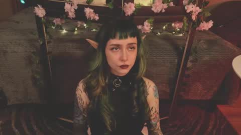 mika_moon_ online show from February 19, 2:55 pm