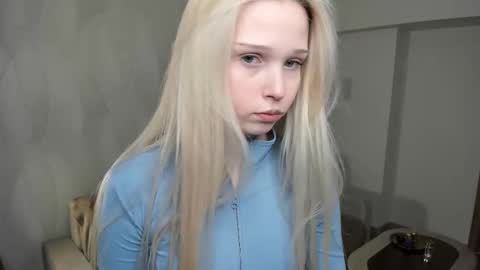 Angel girl online show from November 30, 7:40 pm