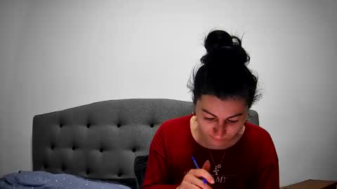 Mikyloveu online show from February 5, 4:15 pm