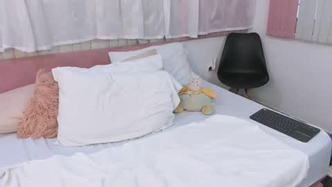 mila_adamss online show from February 9, 12:07 pm