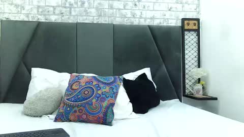 Snapshot of mila_adamss chatting on February 9, 11:25 am mila_adamss online show from February 9, 11:25 am