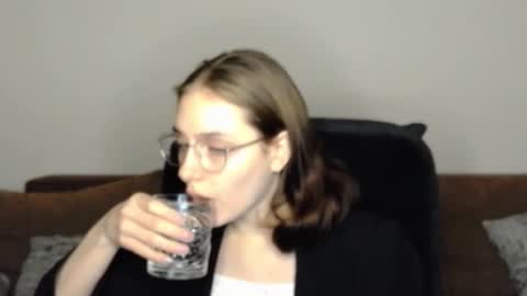 mila_keyy online show from December 13, 8:59 pm