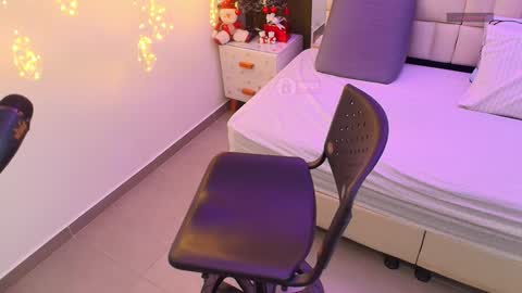 Snapshot of mila_kiitty chatting on December 26, 11:21 am Milena online show from December 26, 11:21 am