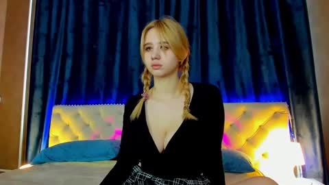 mila_kinor online show from February 24, 4:58 am