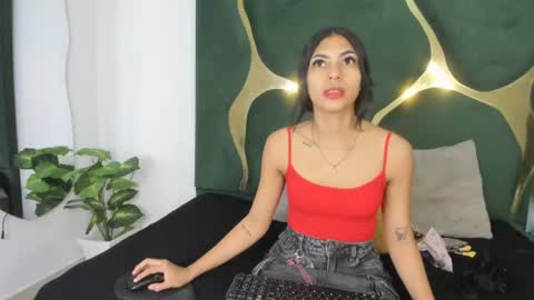 mila_petiteasm online show from June 29, 12:38 pm