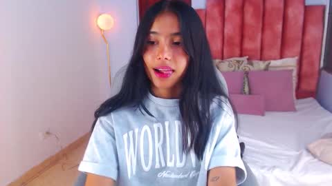 Snapshot of milaa_star chatting on October 11, 3:44 am milaa_star online show from October 11, 3:44 am