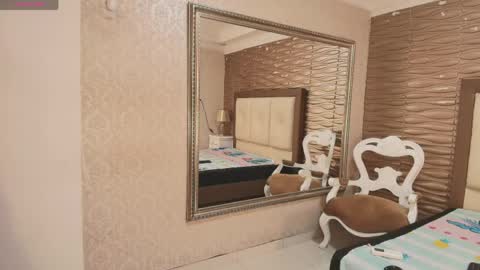 miladiosa online show from March 30, 12:49 pm