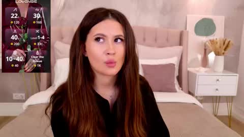 milaleoneli online show from March 23, 2:45 pm