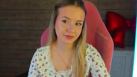 MilanaBalmain online show from February 21, 6:36 am