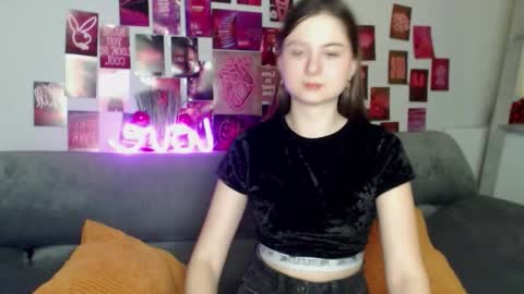 milanaroz online show from November 27, 6:49 am