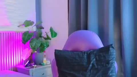 milena_lawson online show from March 5, 1:18 pm