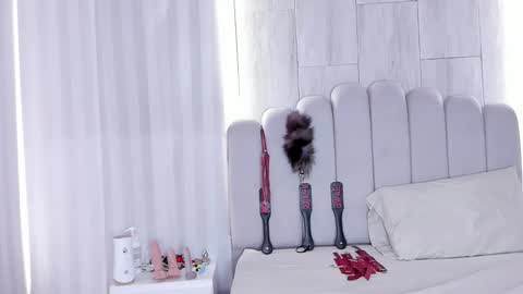 MILEY  online show from October 25, 2:14 pm