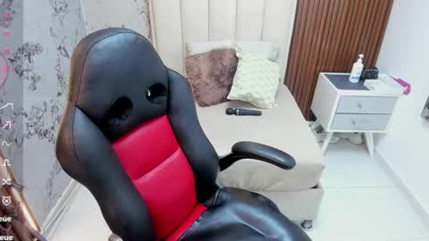 MILEY online show from March 13, 7:59 pm